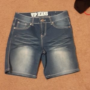 A blue jean short